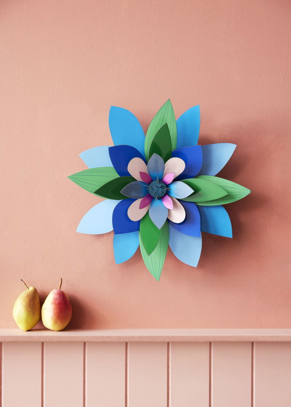 Wanddeko Papier 'Azurblaues Blütenblatt'