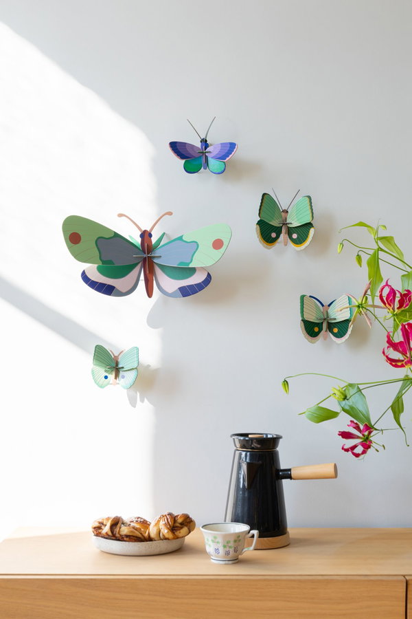 Wanddeko Papier 'Smaragd-Schmetterlings-Trio'