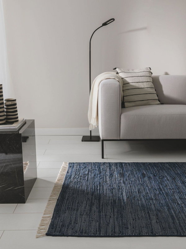 Design Teppich aus recyceltem Material Tom Blau
