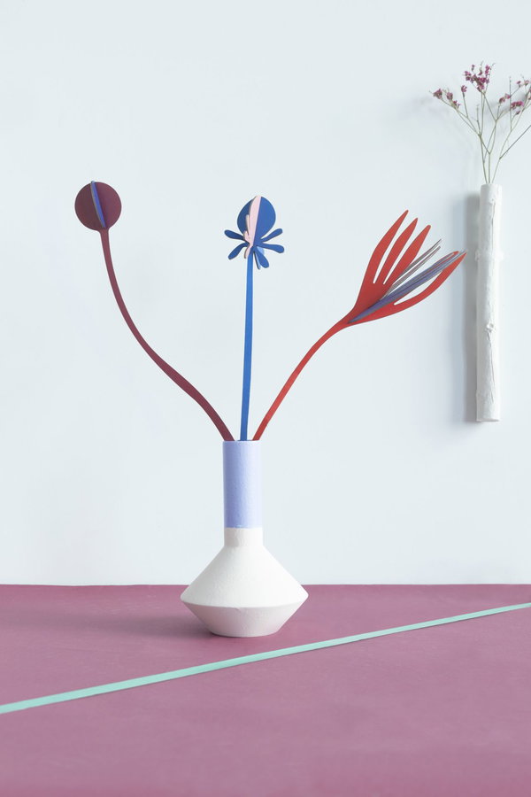 Papierskulptur 'Karmesinrote Blüte'
