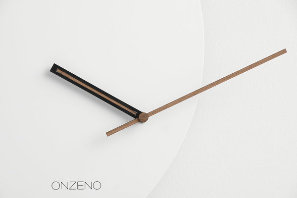 Minimalistische Wanduhr