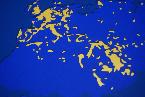 Papierkunst Wandbild 'Die Erde leuchtet' 50x70cm