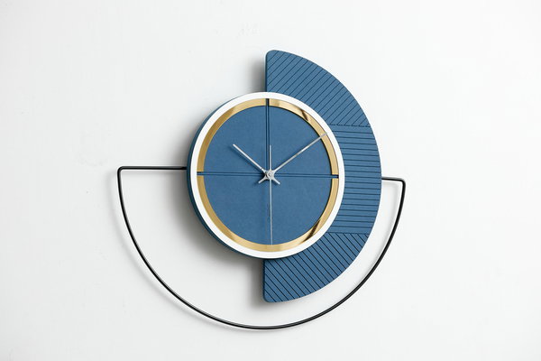 Minimalistische Wanduhr