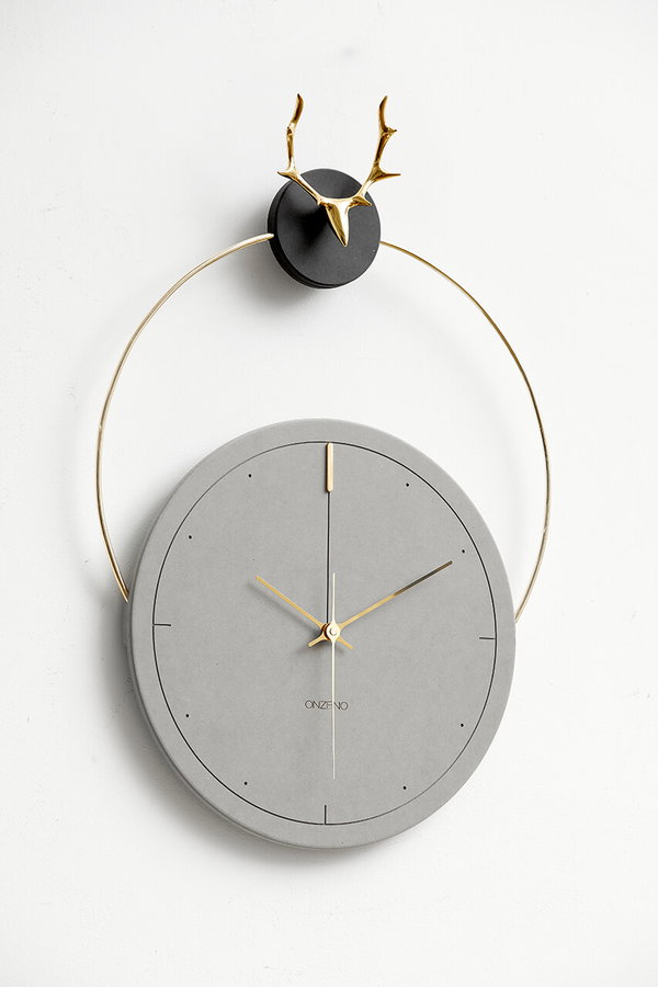 Minimalistische Wanduhr