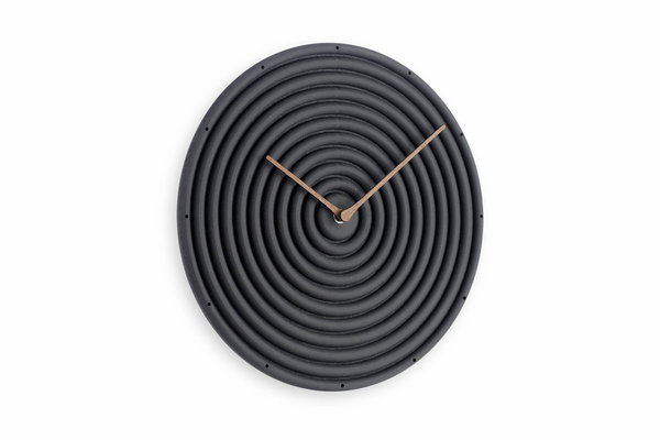 Minimalistische Wanduhr