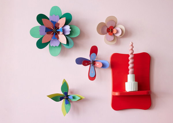 Wanddeko Papier 'Layecrimson-Blume'